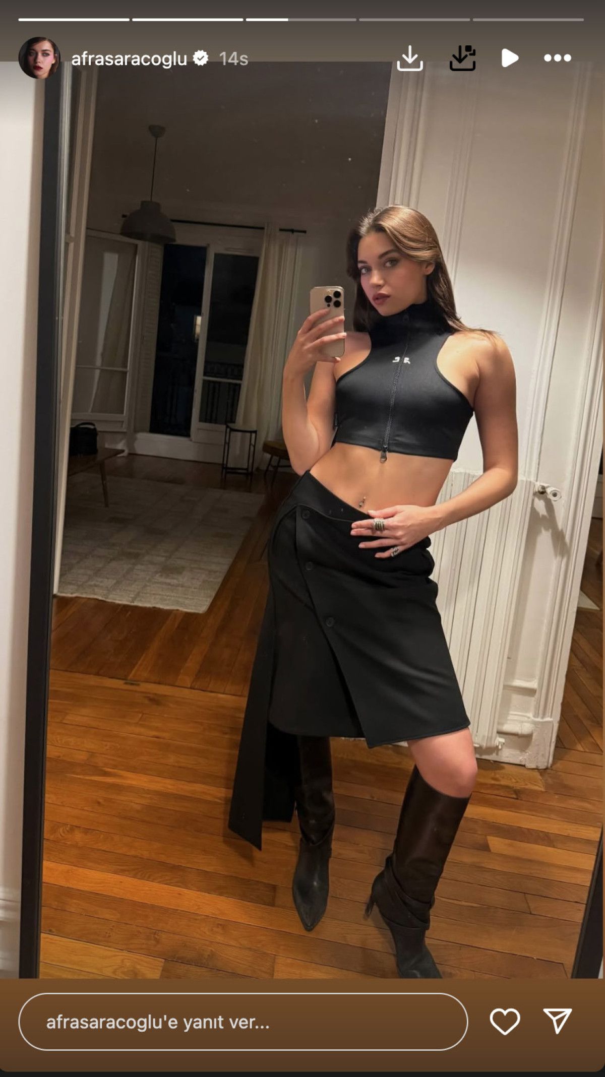 Afra Saraçoğlu: Yeni Proje ve Sıradışı Pozlaryla Gündemde