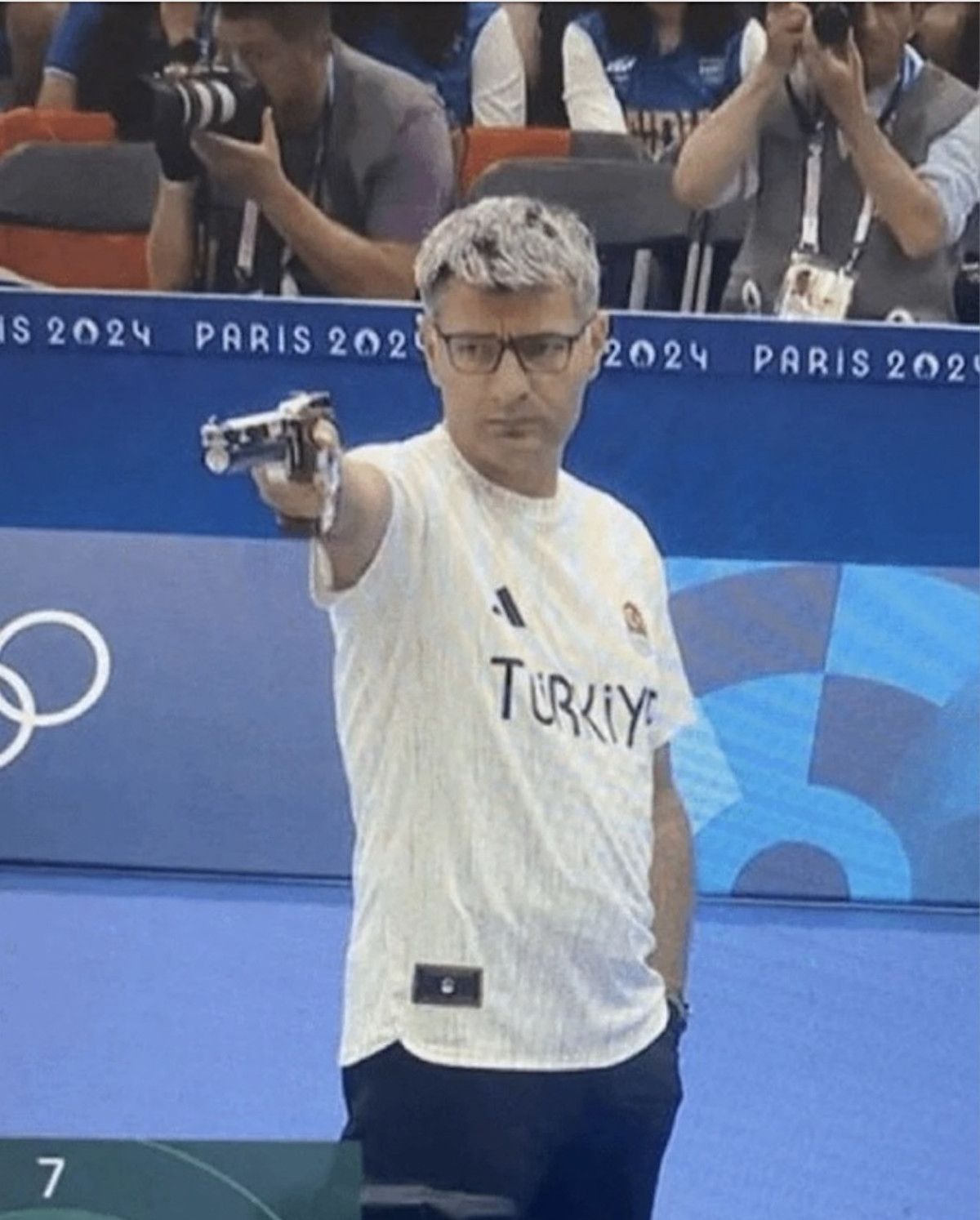 Dikeç ve Takımıyla Avrupa Zaferi: Dikkatleri Üstüne Çeken Gümüşten Altına Yolculuk