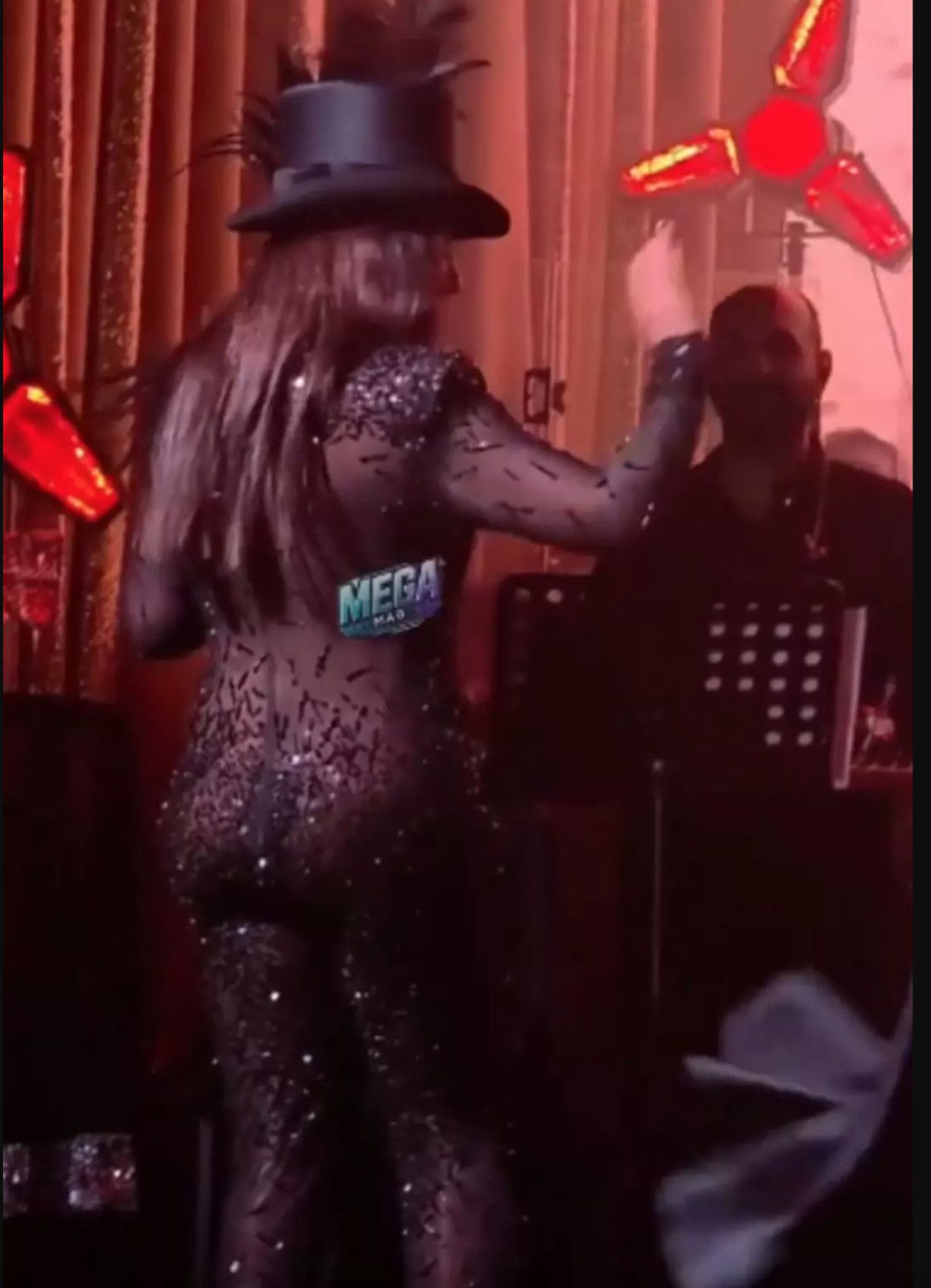 Nükhet Duru: Modaya Dair Cesur Açıklamalar ve Sahnedeki Şok Görünüm