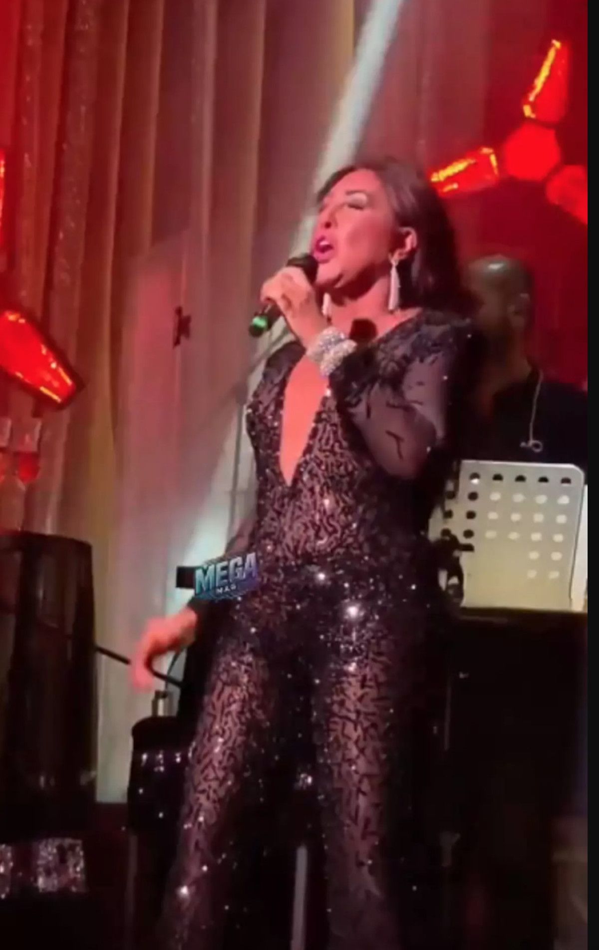 Nükhet Duru: Modaya Dair Cesur Açıklamalar ve Sahnedeki Şok Görünüm