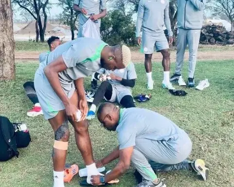 Osimhen'in Dönüşü ve Nijerya Milli Takımı Yolculuğu: Saha Koşulları Tartışması