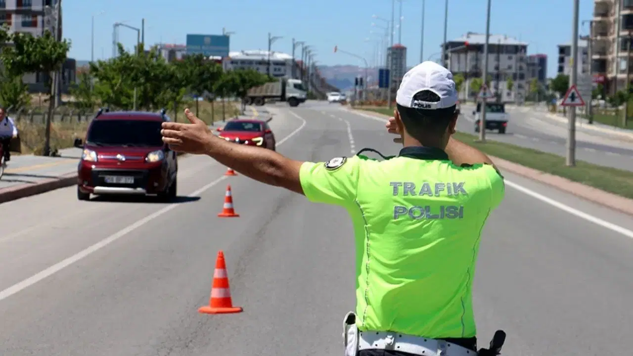 Trafik Kanunu Değişiklikleri ve Cezaların Güncellenmesi: Yeni Maddeler ve Hız İhlali Ceza Artışları